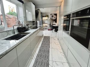 Kitchen- click for photo gallery